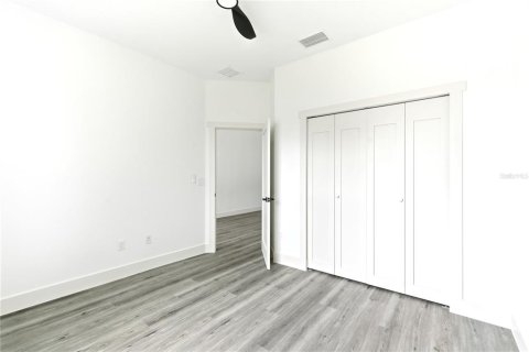 House in Tampa, Florida 4 bedrooms, 190.54 sq.m. № 2110792 - photo 23