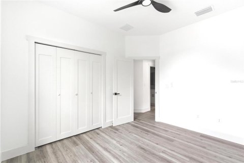 House in Tampa, Florida 4 bedrooms, 190.54 sq.m. № 2110792 - photo 26