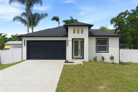 House in Tampa, Florida 4 bedrooms, 190.54 sq.m. № 2110792 - photo 2