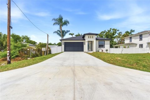 House in Tampa, Florida 4 bedrooms, 190.54 sq.m. № 2110792 - photo 9