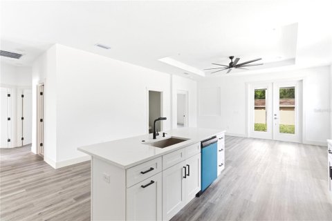 House in Tampa, Florida 4 bedrooms, 190.54 sq.m. № 2110792 - photo 19