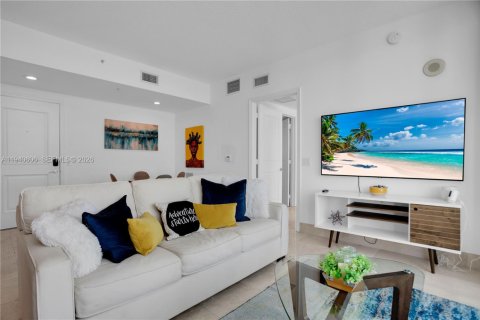 Condominio en alquiler en Miami, Florida, 2 dormitorios, 93.55 m2 № 1997732 - foto 2