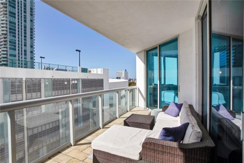 Condominio en alquiler en Miami, Florida, 2 dormitorios, 93.55 m2 № 1997732 - foto 25