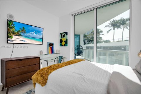 Condominio en alquiler en Miami, Florida, 2 dormitorios, 93.55 m2 № 1997732 - foto 15