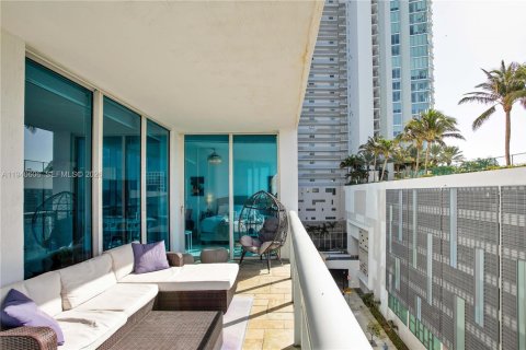 Condominio en alquiler en Miami, Florida, 2 dormitorios, 93.55 m2 № 1997732 - foto 26