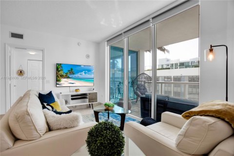 Condominio en alquiler en Miami, Florida, 2 dormitorios, 93.55 m2 № 1997732 - foto 3