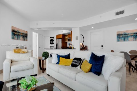 Condo in Miami, Florida, 2 bedrooms № 1997732