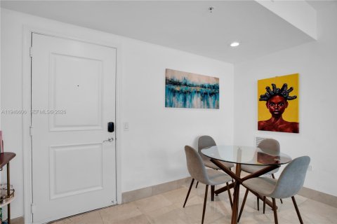 Condominio en alquiler en Miami, Florida, 2 dormitorios, 93.55 m2 № 1997732 - foto 7