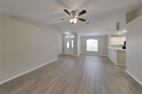 Casa en alquiler en Spring Hill, Florida, 3 dormitorios, 124.95 m2 № 1910955 - foto 3