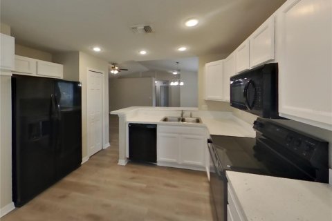 Casa en alquiler en Spring Hill, Florida, 3 dormitorios, 124.95 m2 № 1910955 - foto 5