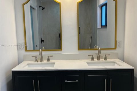 Casa en alquiler en Miami, Florida, 4 dormitorios, 147.71 m2 № 1954389 - foto 26