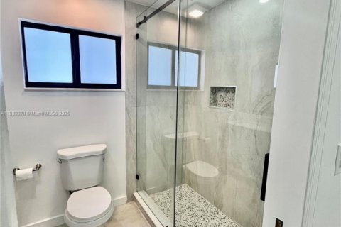 Casa en alquiler en Miami, Florida, 4 dormitorios, 147.71 m2 № 1954389 - foto 29