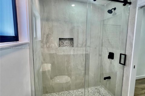 Casa en alquiler en Miami, Florida, 4 dormitorios, 147.71 m2 № 1954389 - foto 28