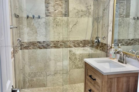 Casa en alquiler en Miami, Florida, 4 dormitorios, 147.71 m2 № 1954389 - foto 24