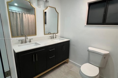 Casa en alquiler en Miami, Florida, 4 dormitorios, 147.71 m2 № 1954389 - foto 27