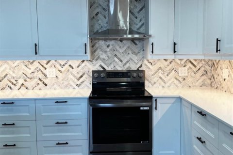 Casa en alquiler en Miami, Florida, 4 dormitorios, 147.71 m2 № 1954389 - foto 14