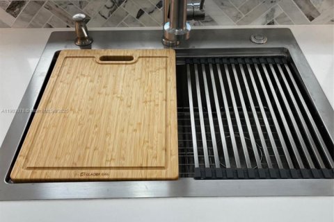 Casa en alquiler en Miami, Florida, 4 dormitorios, 147.71 m2 № 1954389 - foto 17