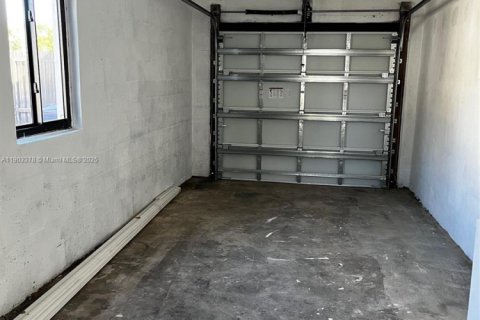 Casa en alquiler en Miami, Florida, 4 dormitorios, 147.71 m2 № 1954389 - foto 30