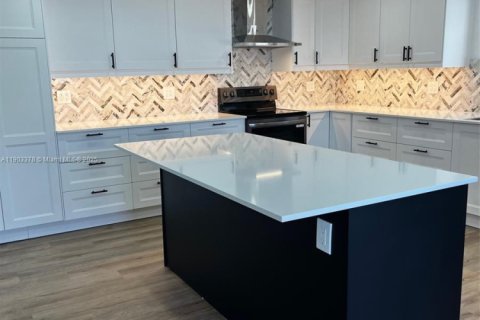 Casa en alquiler en Miami, Florida, 4 dormitorios, 147.71 m2 № 1954389 - foto 10