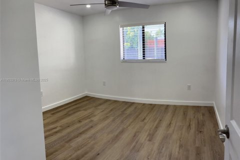 Casa en alquiler en Miami, Florida, 4 dormitorios, 147.71 m2 № 1954389 - foto 25