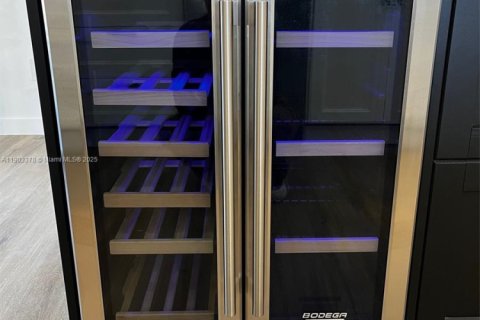 Casa en alquiler en Miami, Florida, 4 dormitorios, 147.71 m2 № 1954389 - foto 16