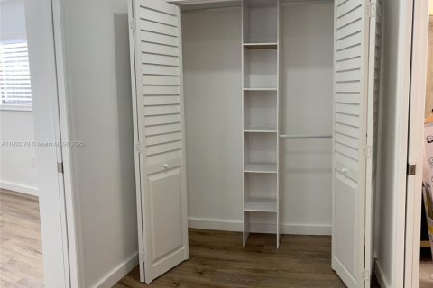 Casa en alquiler en Miami, Florida, 4 dormitorios, 147.71 m2 № 1954389 - foto 22