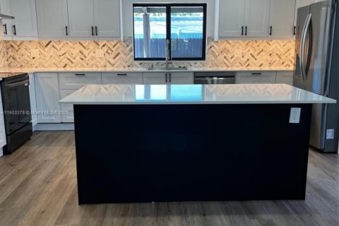 Casa en alquiler en Miami, Florida, 4 dormitorios, 147.71 m2 № 1954389 - foto 9