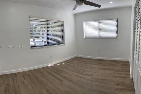 Casa en alquiler en Miami, Florida, 4 dormitorios, 147.71 m2 № 1954389 - foto 20