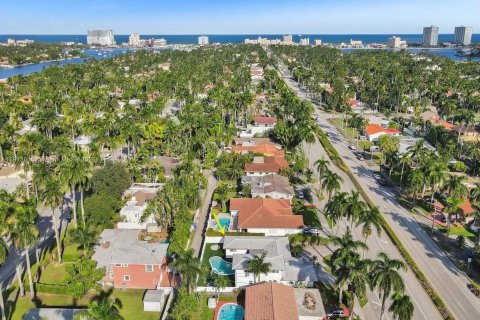 House in Hollywood, Florida 6 bedrooms, 271.46 sq.m. № 2016311 - photo 11