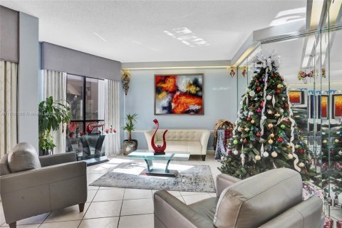 Condo in Pembroke Pines, Florida, 2 bedrooms  № 1861378 - photo 21