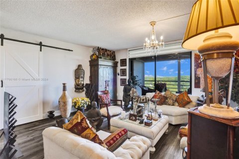 Condo in Pembroke Pines, Florida, 2 bedrooms  № 1861378 - photo 19