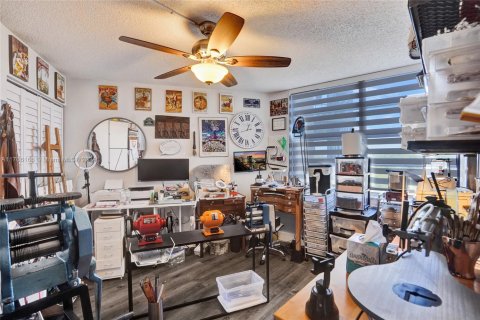 Condo in Pembroke Pines, Florida, 2 bedrooms  № 1861378 - photo 10