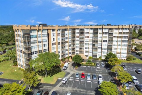 Condo in Pembroke Pines, Florida, 2 bedrooms  № 1861378 - photo 2