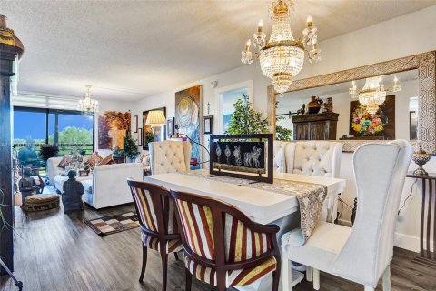 Condo in Pembroke Pines, Florida, 2 bedrooms  № 1861378 - photo 16
