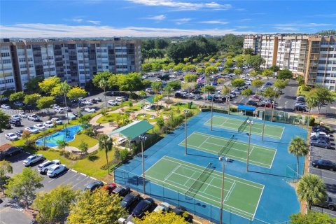 Condo in Pembroke Pines, Florida, 2 bedrooms  № 1861378 - photo 3