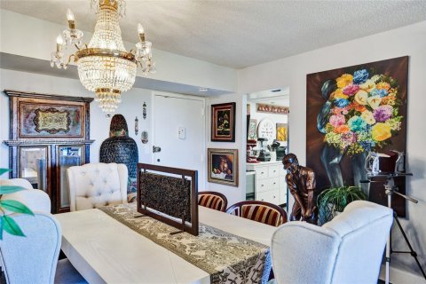 Condo in Pembroke Pines, Florida, 2 bedrooms  № 1861378 - photo 18