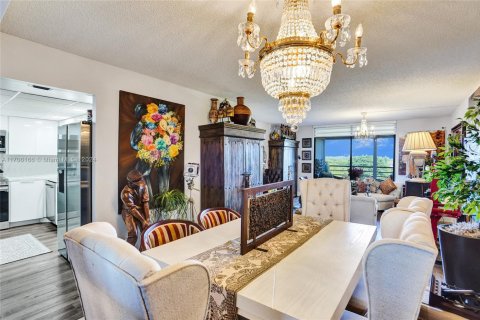 Condo in Pembroke Pines, Florida, 2 bedrooms  № 1861378 - photo 17