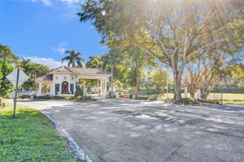 Condo in Pembroke Pines, Florida, 2 bedrooms  № 1861378 - photo 22