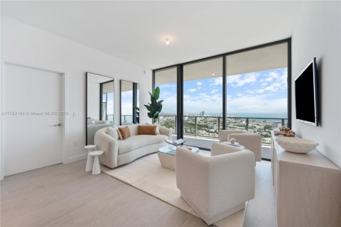 Condo in Miami Beach, Florida, 2 bedrooms  № 1729032 - photo 1