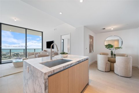 Condo in Miami Beach, Florida, 2 bedrooms  № 1729032 - photo 12