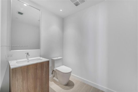 Condo in Miami Beach, Florida, 2 bedrooms  № 1729032 - photo 24