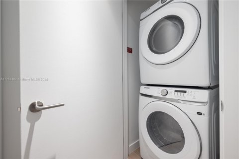 Condo in Miami Beach, Florida, 2 bedrooms  № 1729032 - photo 8
