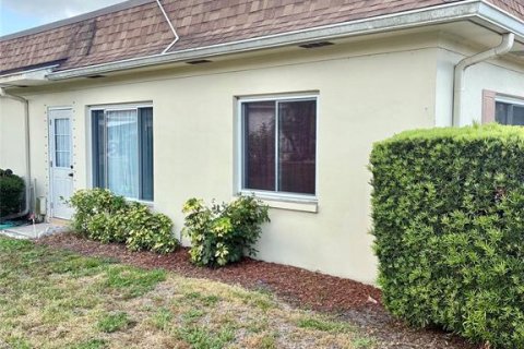 House in Clearwater, Florida 2 bedrooms, 141.86 sq.m. № 2227258 - photo 25