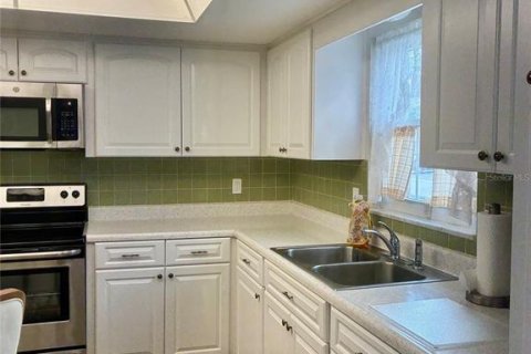 House in Clearwater, Florida 2 bedrooms, 141.86 sq.m. № 2227258 - photo 2