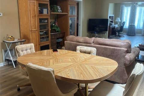 House in Clearwater, Florida 2 bedrooms, 141.86 sq.m. № 2227258 - photo 5