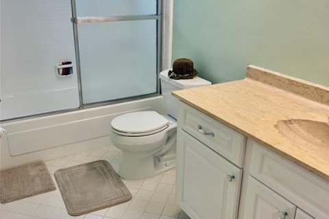 House in Clearwater, Florida 2 bedrooms, 141.86 sq.m. № 2227258 - photo 18