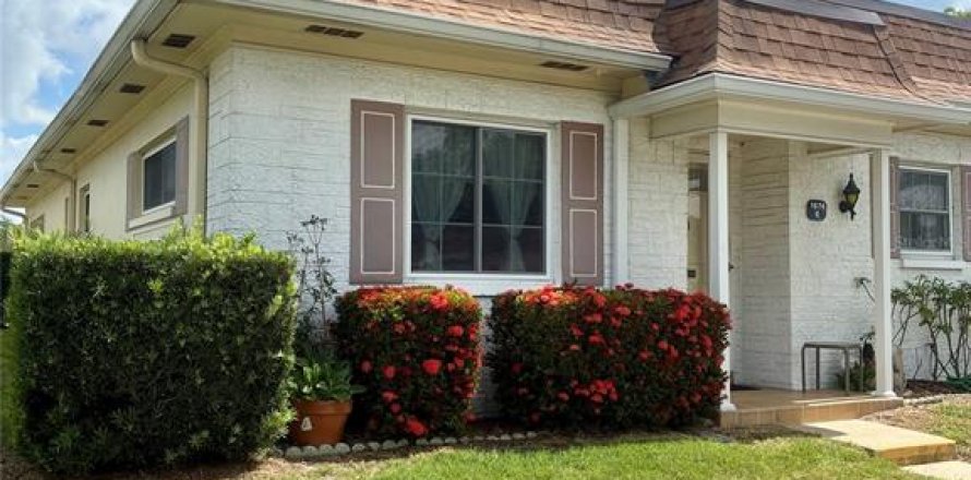 House in Clearwater, Florida 2 bedrooms, 141.86 sq.m. № 2227258