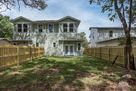 House in Tampa, Florida 4 bedrooms, 240.15 sq.m. № 1628207 - photo 17