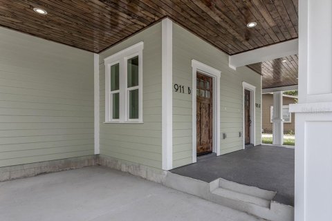 House in Tampa, Florida 4 bedrooms, 240.15 sq.m. № 1628207 - photo 12