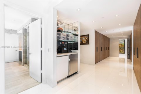 Снять в аренду кондоминиум в Майами-Бич, Флорида 5 спален, 518.95м2, № 2016657 - фото 21